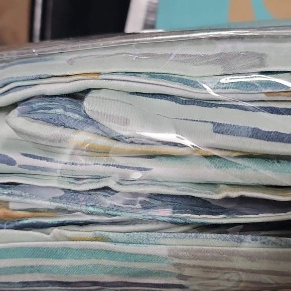 Scott Living Queen Duvet Set - Picture 4 of 4